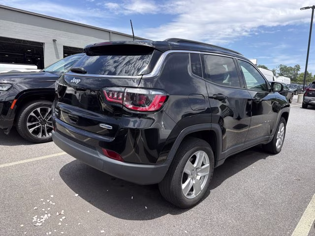 2022 Diamond Black Crystal Pearlcoat Jeep Compass Latitude 4X4 SUV