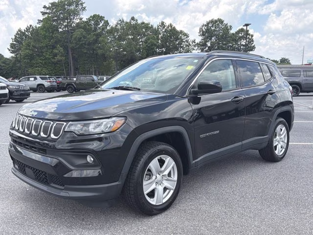 2022 Diamond Black Crystal Pearlcoat Jeep Compass Latitude 4X4 SUV