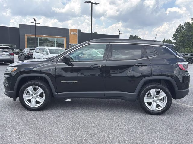 2022 Diamond Black Crystal Pearlcoat Jeep Compass Latitude 4X4 SUV
