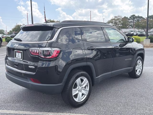 2022 Diamond Black Crystal Pearlcoat Jeep Compass Latitude 4X4 SUV