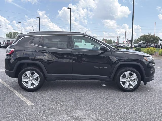 2022 Diamond Black Crystal Pearlcoat Jeep Compass Latitude 4X4 SUV
