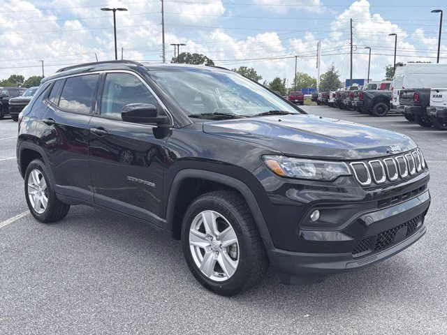 2022 Diamond Black Crystal Pearlcoat Jeep Compass Latitude 4X4 SUV