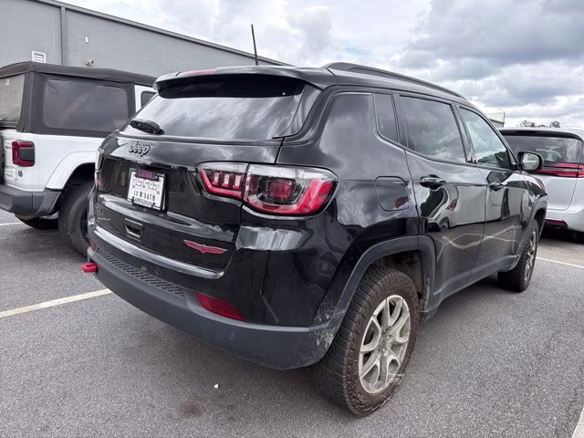 2025 Diamond Black Crystal Pearlcoat Jeep Compass Trailhawk 4X4 SUV