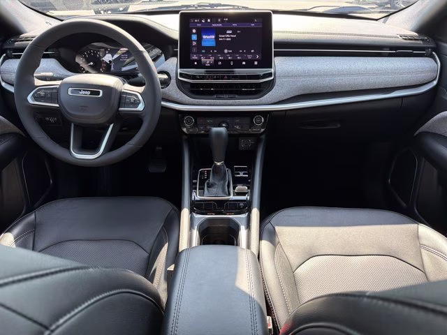 2023 Diamond Black Crystal Pearlcoat Jeep Compass Latitude Lux 4X4 SUV