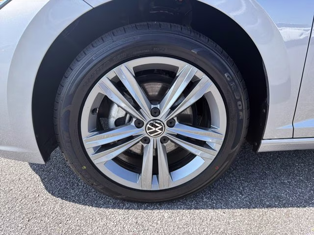 2024 Pyrite Silver Metallic Volkswagen Jetta SE FWD Sedan