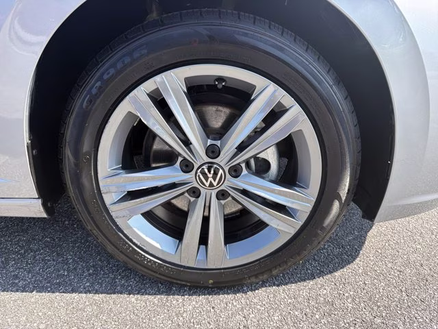 2024 Pyrite Silver Metallic Volkswagen Jetta SE FWD Sedan