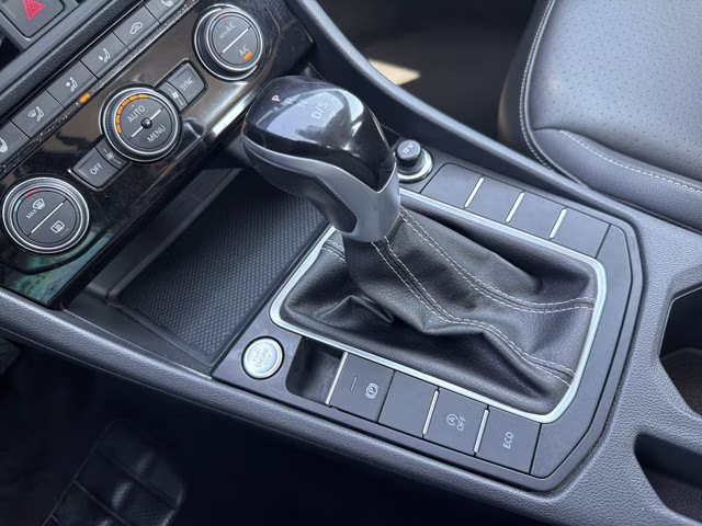 2024 Pyrite Silver Metallic Volkswagen Jetta SE FWD Sedan