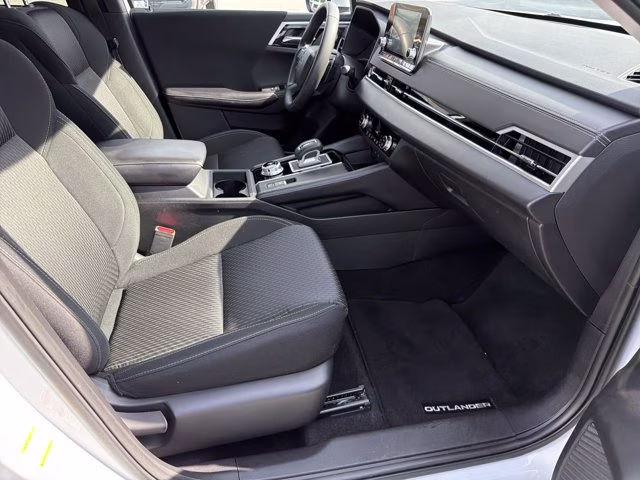 2024 White Diamond Mitsubishi Outlander ES FWD SUV