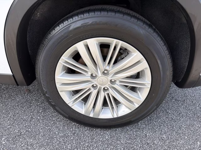 2024 White Diamond Mitsubishi Outlander ES FWD SUV