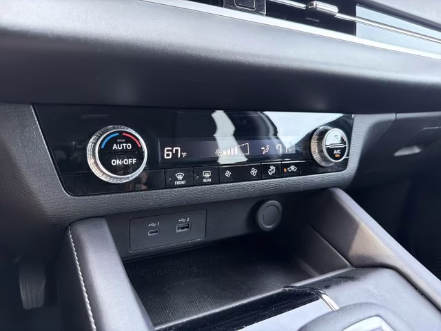2024 White Diamond Mitsubishi Outlander ES FWD SUV