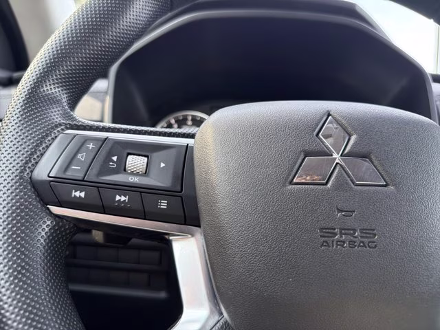 2024 White Diamond Mitsubishi Outlander ES FWD SUV