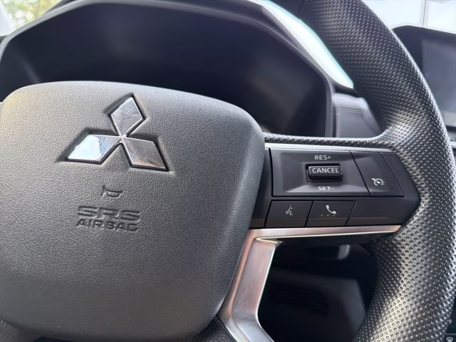 2024 White Diamond Mitsubishi Outlander ES FWD SUV