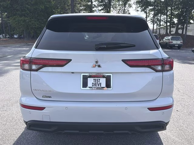 2024 White Diamond Mitsubishi Outlander ES FWD SUV