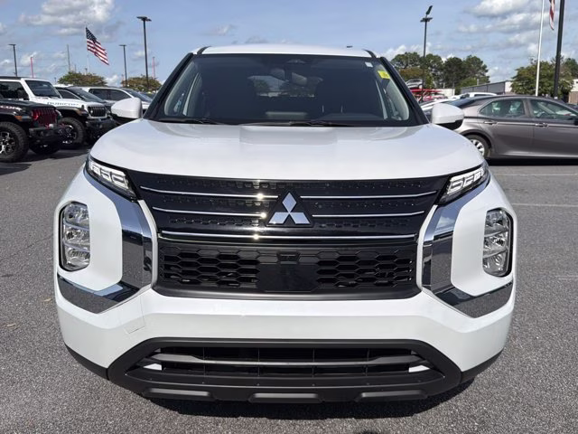 2024 White Diamond Mitsubishi Outlander ES FWD SUV