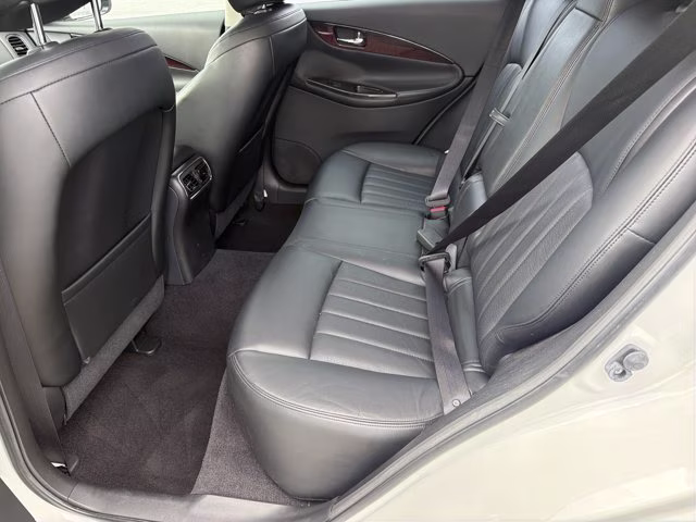 2017 Majestic White Infiniti QX50 Base RWD SUV