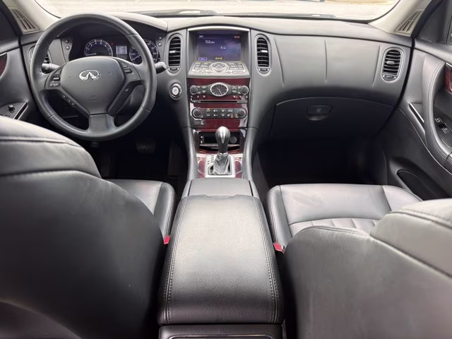 2017 Majestic White Infiniti QX50 Base RWD SUV