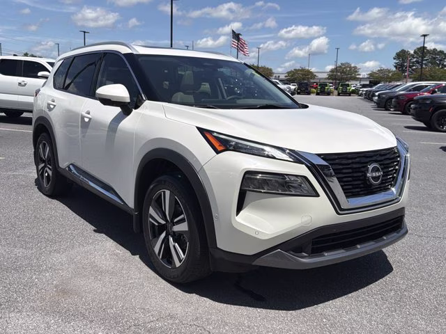 2023 Pearl White Tricoat Nissan Rogue SL FWD SUV