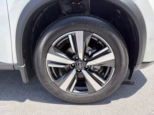 2023 Pearl White Tricoat Nissan Rogue SL FWD SUV