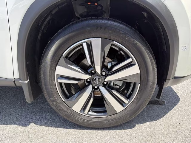 2023 Pearl White Tricoat Nissan Rogue SL FWD SUV