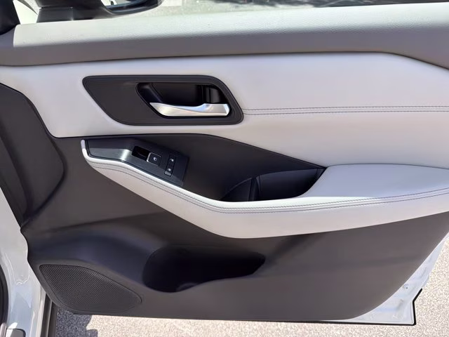 2023 Pearl White Tricoat Nissan Rogue SL FWD SUV