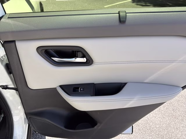 2023 Pearl White Tricoat Nissan Rogue SL FWD SUV