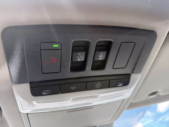 2023 Pearl White Tricoat Nissan Rogue SL FWD SUV