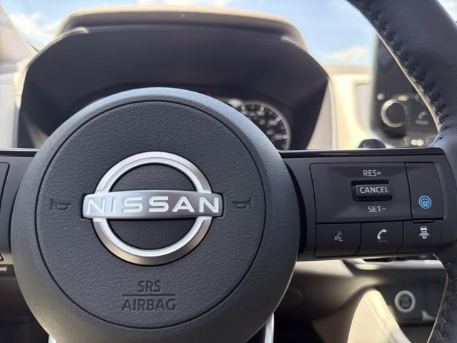 2023 Pearl White Tricoat Nissan Rogue SL FWD SUV