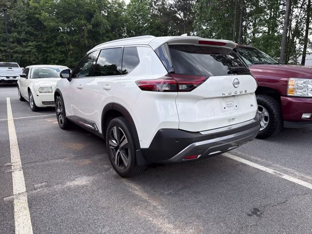 2023 Pearl White Tricoat Nissan Rogue SL FWD SUV
