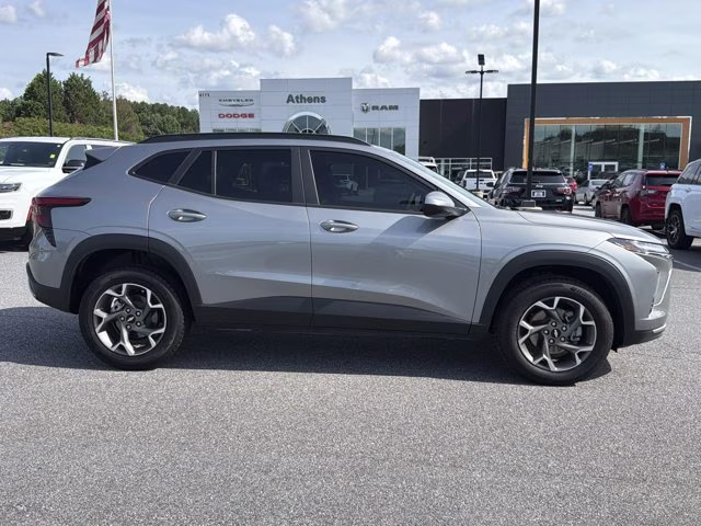 2025 Sterling Gray Metallic Chevrolet Trax LT FWD SUV