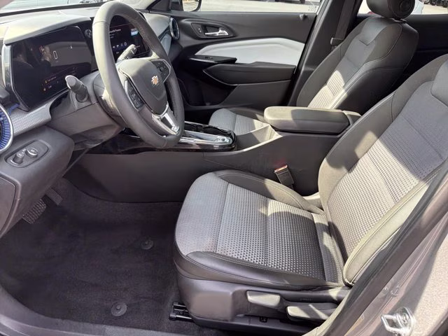 2025 Sterling Gray Metallic Chevrolet Trax LT FWD SUV