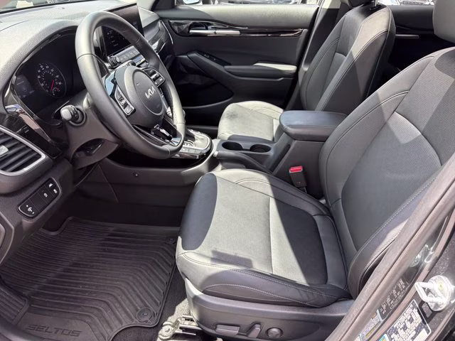 2023 Gravity Gray Kia Seltos EX AWD SUV