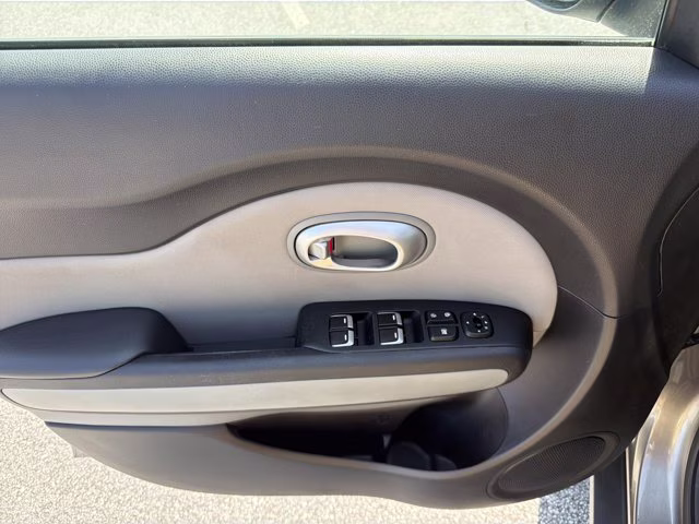 2019 Titanium Gray Kia Soul Base FWD Hatchback