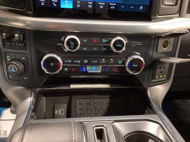 2025 Space White Metallic Ford F-150 Lariat 4X4 Truck