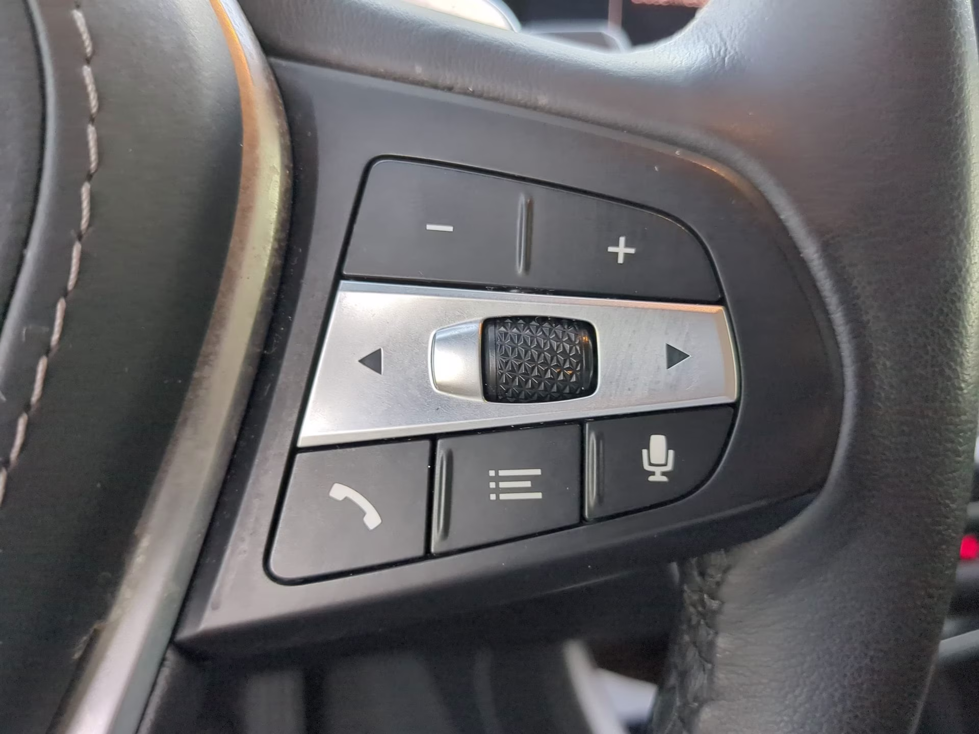 2025 Black Sapphire Metallic BMW X5 xDrive50e AWD SUV