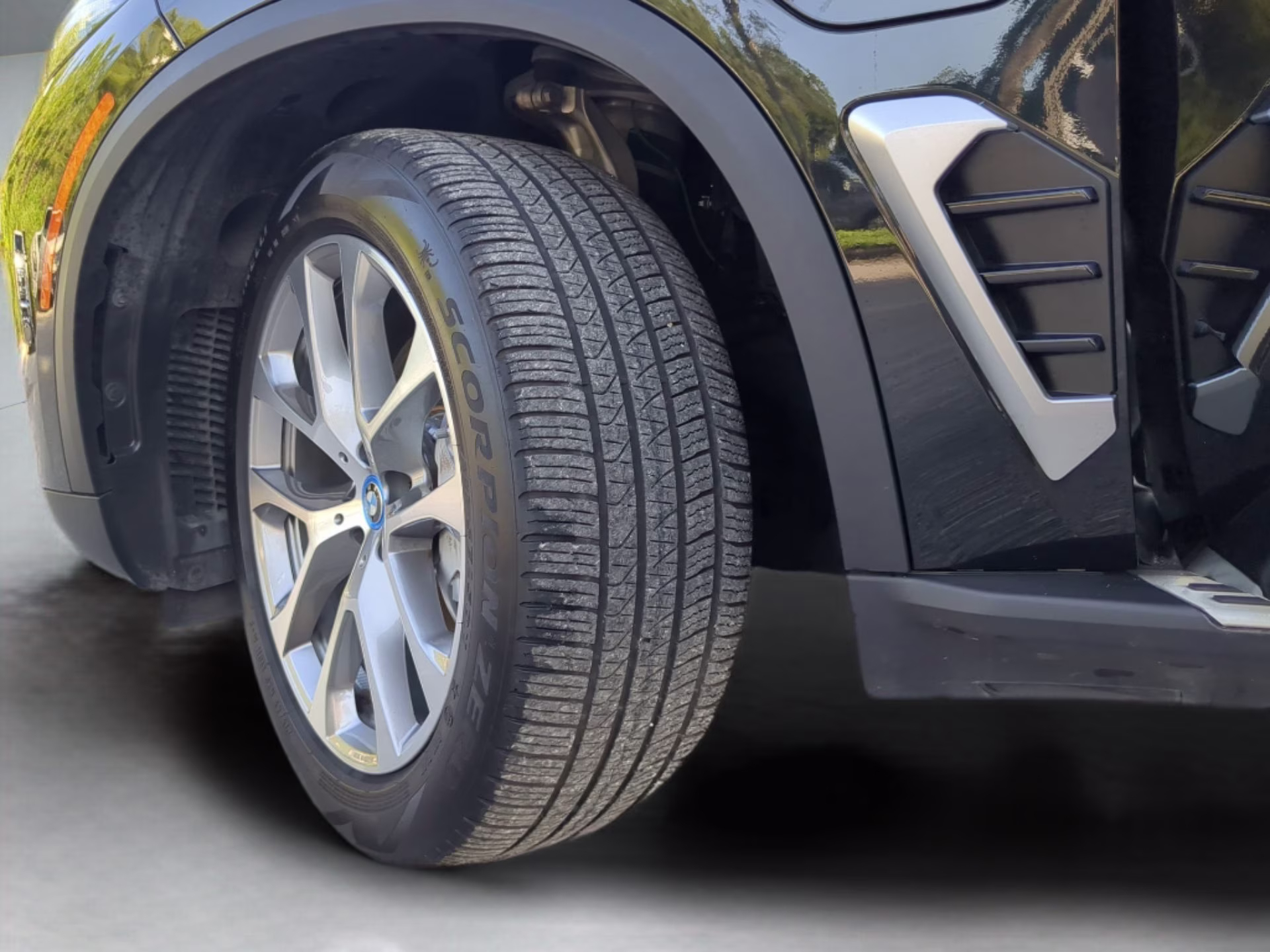 2025 Black Sapphire Metallic BMW X5 xDrive50e AWD SUV
