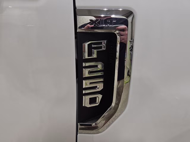 2020 Oxford White Ford Super Duty F-250 SRW XLT 4X4 Truck