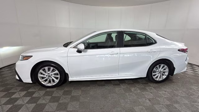2024 Ice Cap Toyota Camry SE FWD Sedan