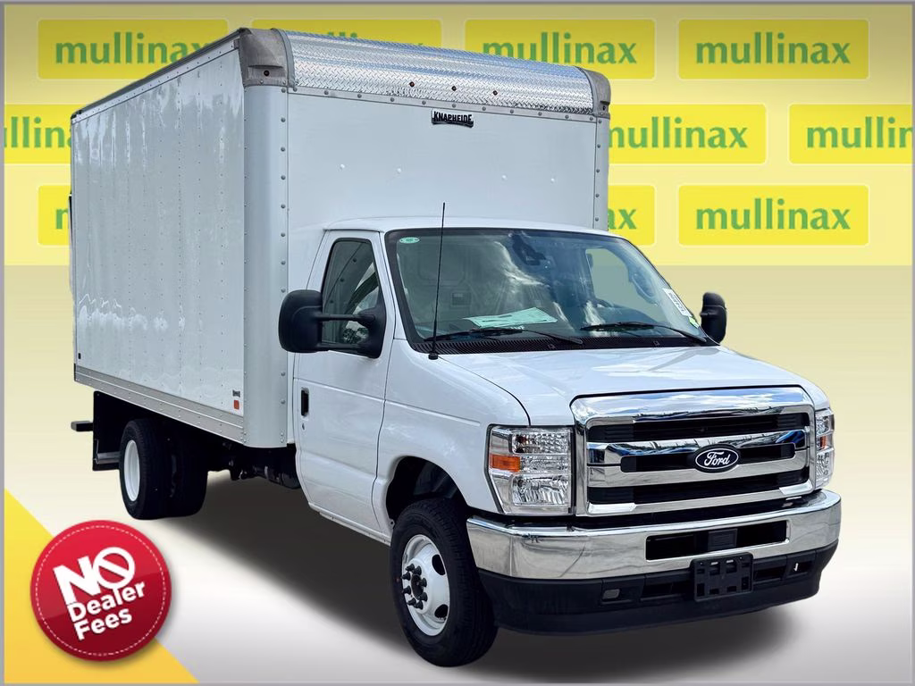 2027 Oxford White Ford E-450SD Base RWD Truck