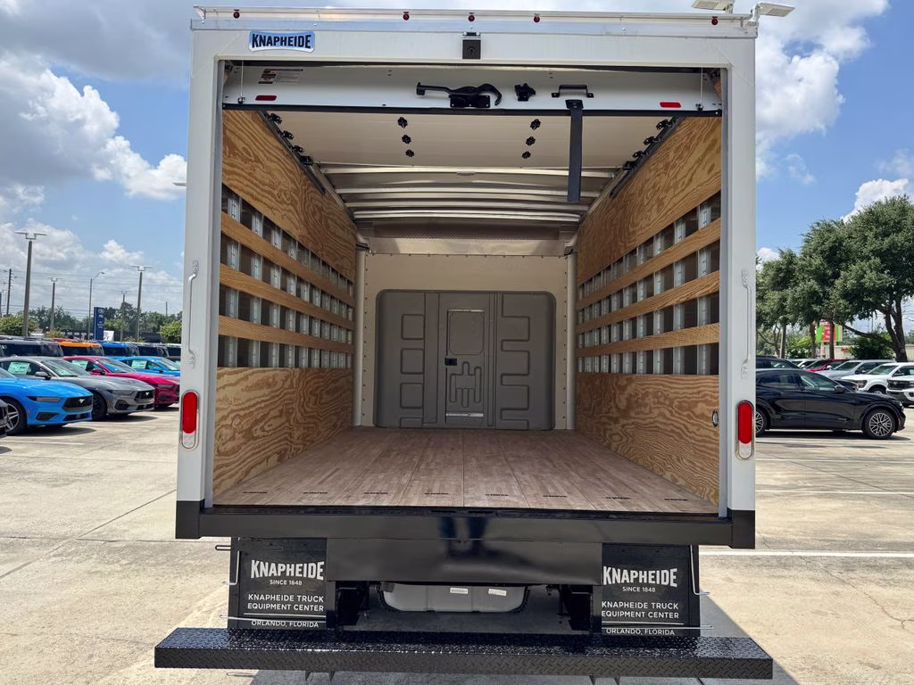 2027 Oxford White Ford E-450SD Base RWD Truck