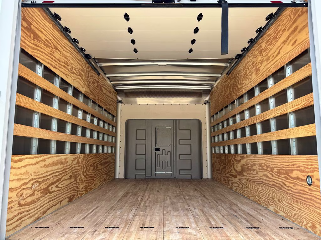 2027 Oxford White Ford E-450SD Base RWD Truck