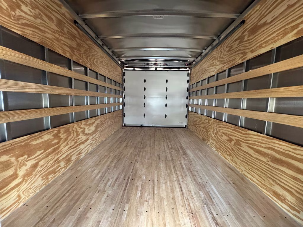 2027 Oxford White Ford E-450SD Base RWD Truck