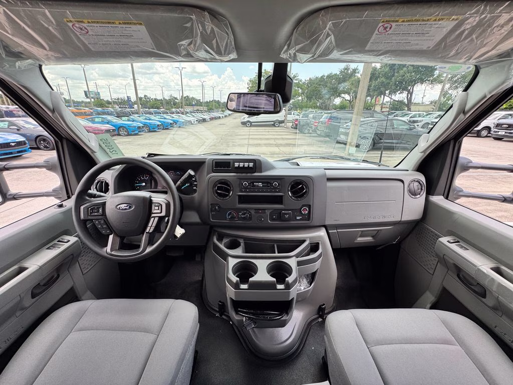 2027 Oxford White Ford E-450SD Base RWD Truck
