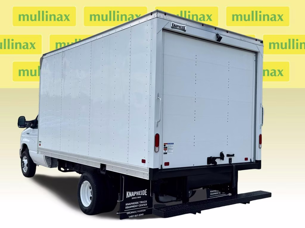 2027 Oxford White Ford E-450SD Base RWD Truck