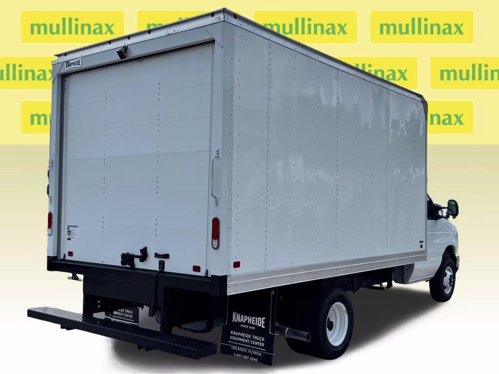 2027 Oxford White Ford E-450SD Base RWD Truck