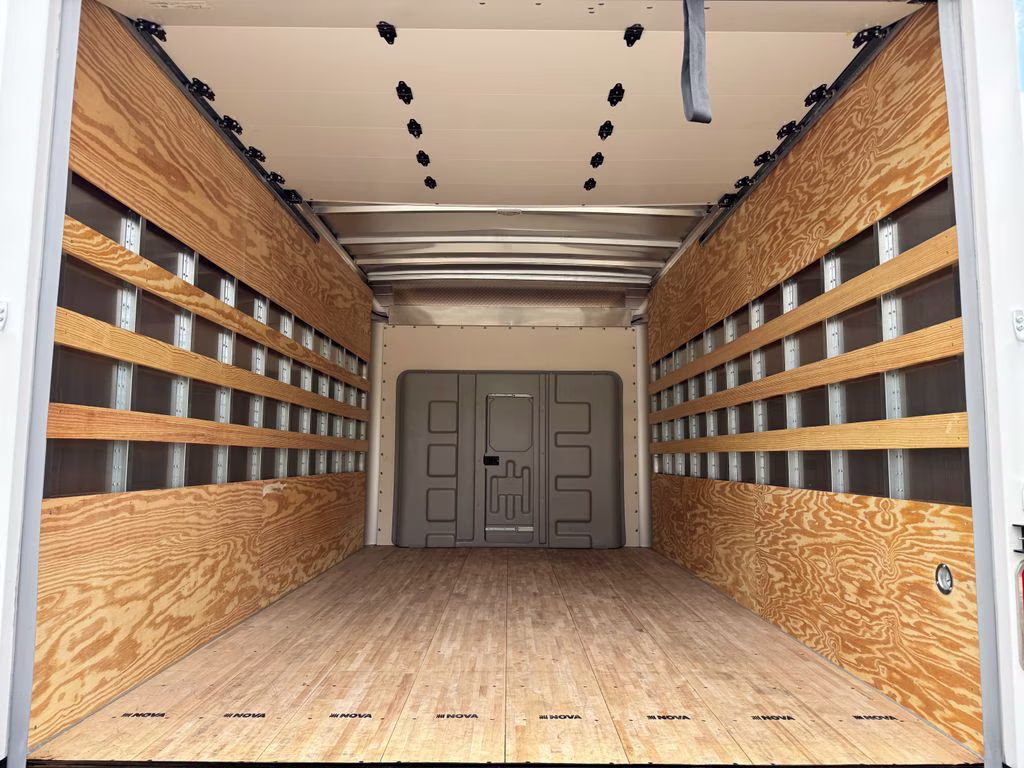 2027 Oxford White Ford E-450SD Base RWD Truck