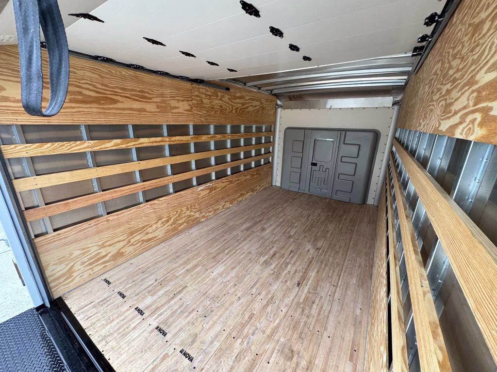 2027 Oxford White Ford E-450SD Base RWD Truck