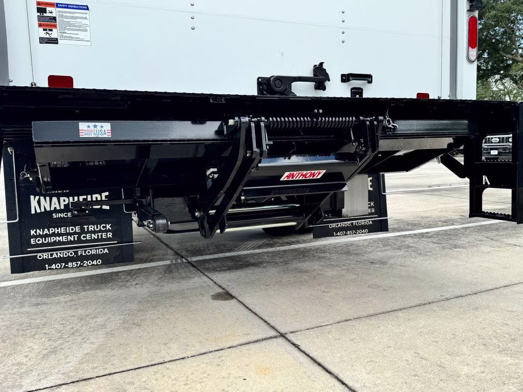 2027 Oxford White Ford E-450SD Base RWD Truck