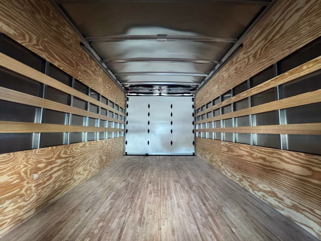 2027 Oxford White Ford E-450SD Base RWD Truck