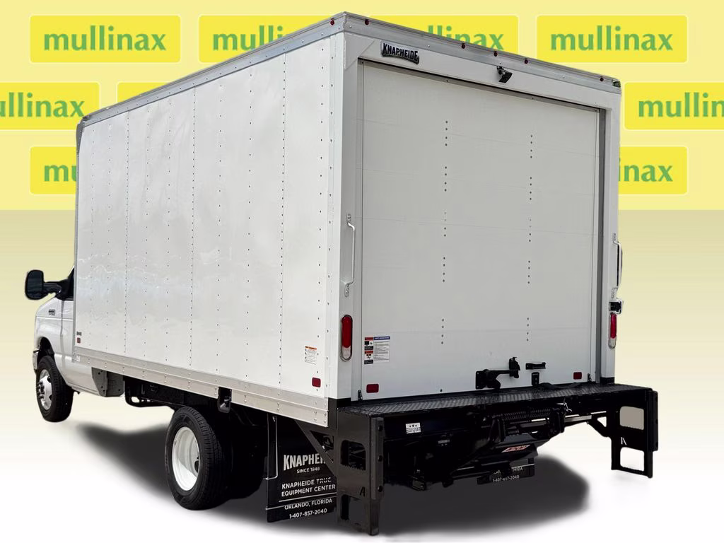 2027 Oxford White Ford E-450SD Base RWD Truck