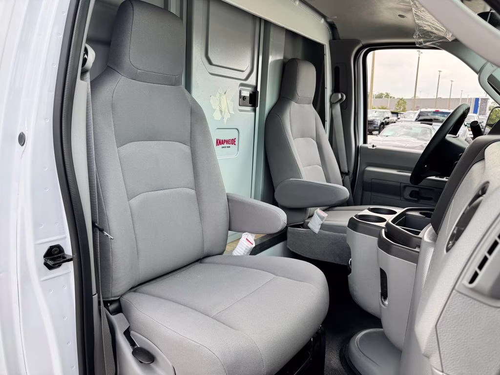 2027 Oxford White Ford E-450SD Base RWD Truck